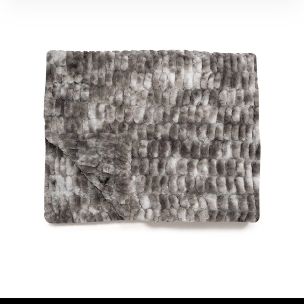 Lola Gray Faux Fur Throw Blanket - Picture 2 of 3